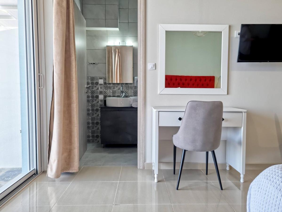 Epipleon Luxury Suites -102- Δωμάτιο 45Τμ Με Βεράντα 35Τμ Μπροστά Στη Θάλασσα Nafpaktos Exterior foto